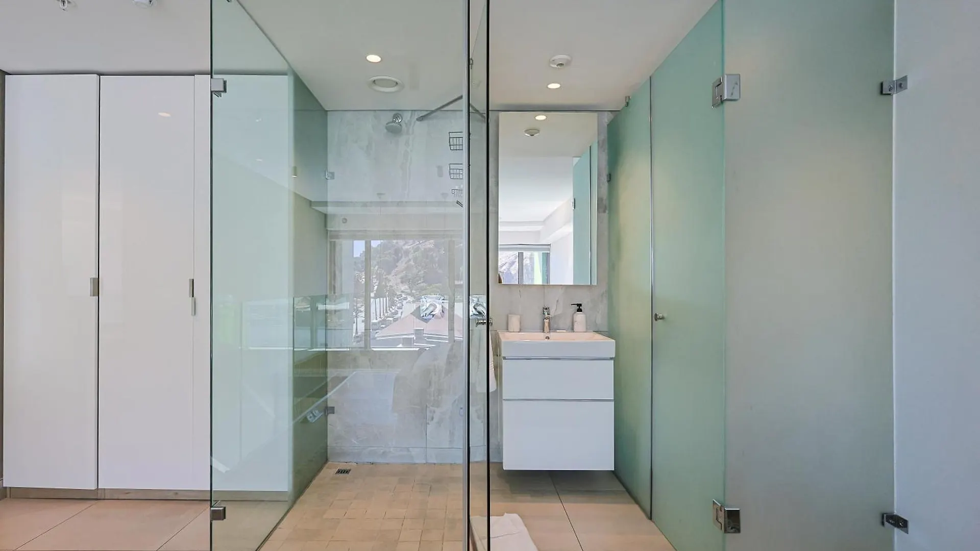 Luxury Loft Living - Elegant 1-Bed Apartment Cape Town