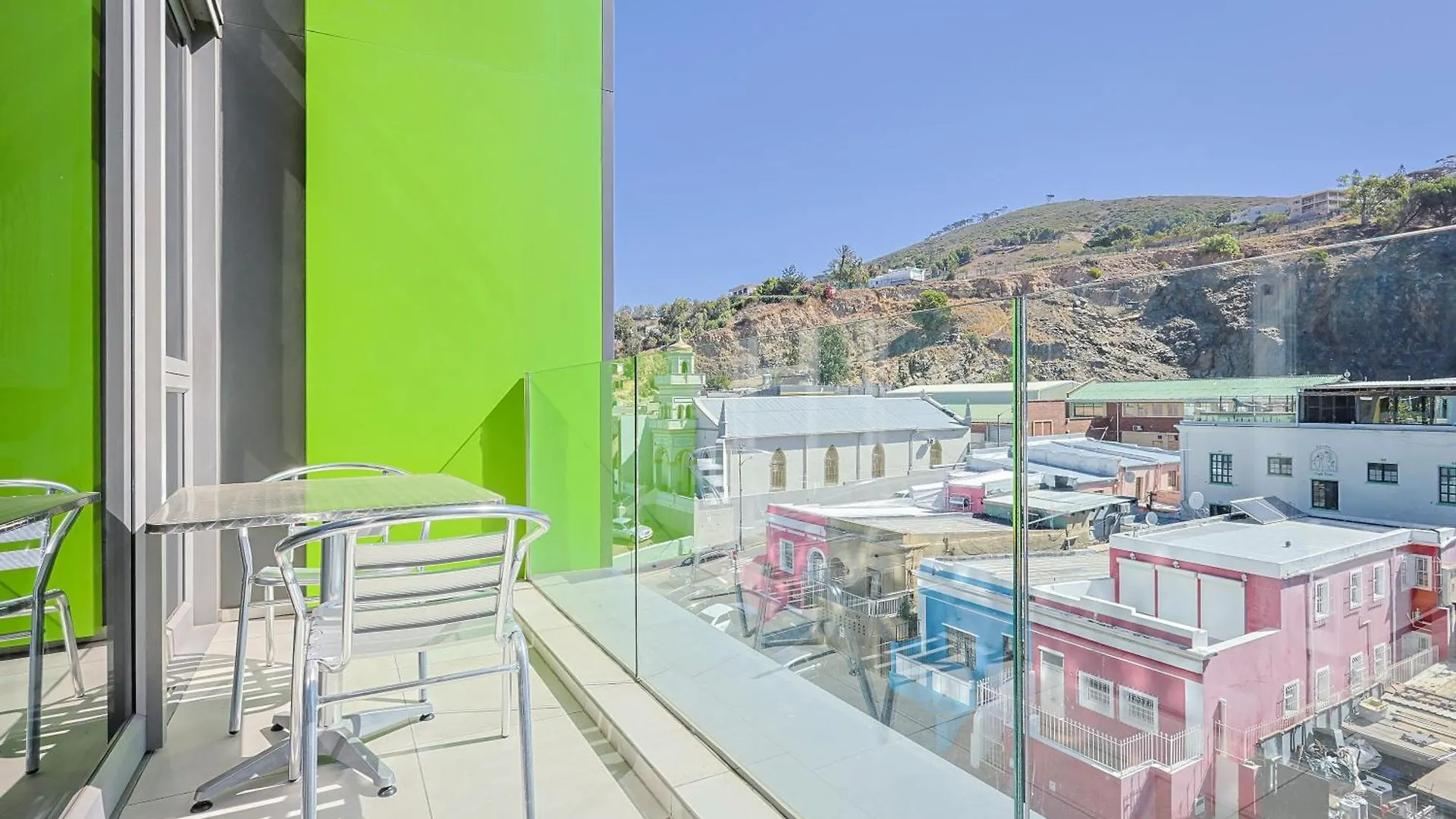 Luxury Loft Living - Elegant 1-Bed Apartment Cape Town